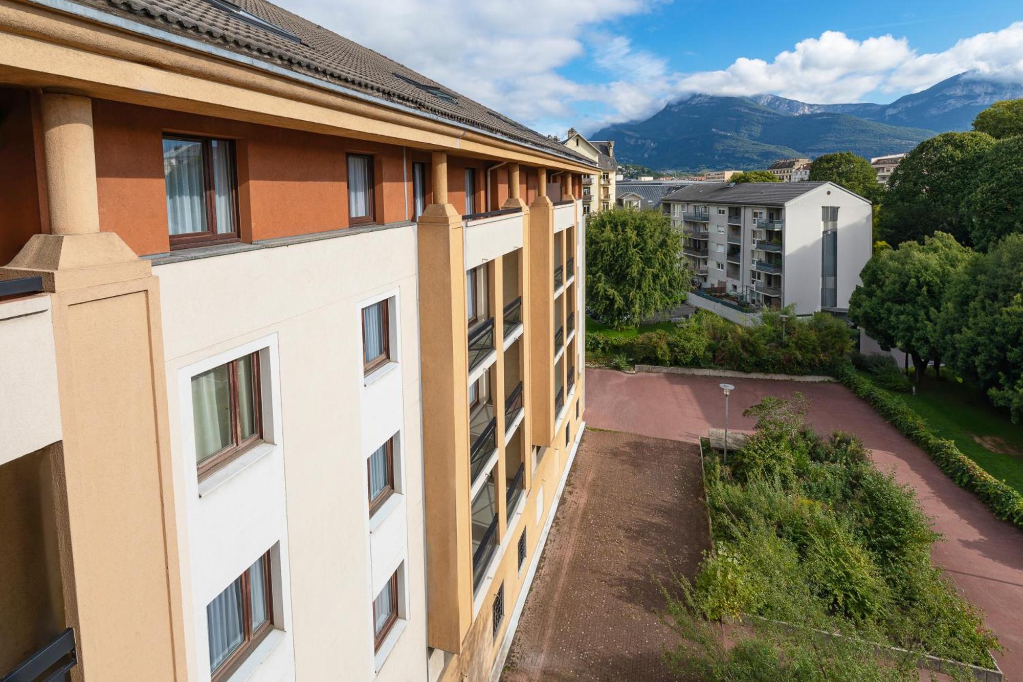 Kyriad Chambéry Centre - Hôtel et Résidence Exterior foto